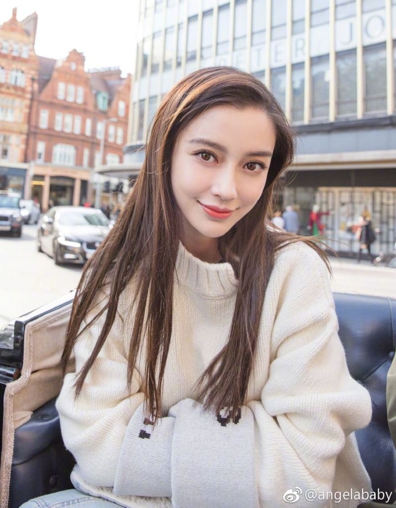 Angelababy(楊穎)近年與老公黃曉明的婚變傳聞絕對是外界一直關注的焦點,作為新聞女王的 Angelababy