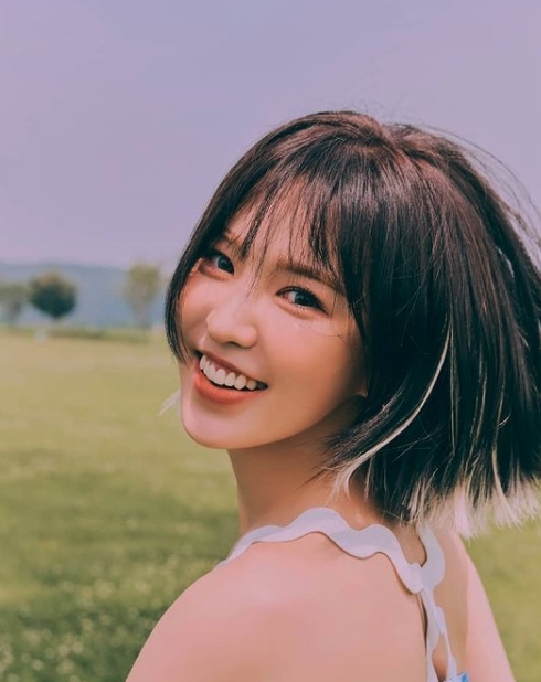 回看Wendy受傷前的樣子,雖然五官的確變美了,但網民卻指出其實以前的樣貌更可愛活潑,而且更精靈。