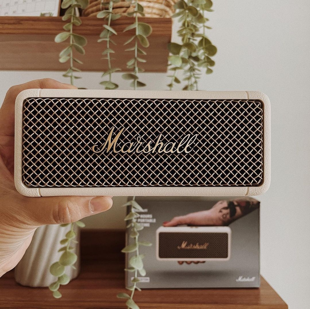 Marshall Emberton便攜式喇叭推新色!絕美奶油白+松柏綠,文青露營居家必備!