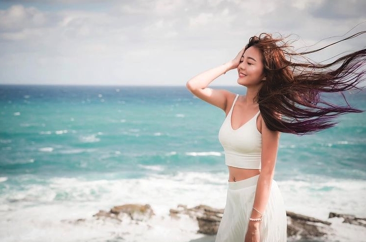 余思霆樣子甜美,常常大曬出眾的性感身材,成為新一代宅男女神!