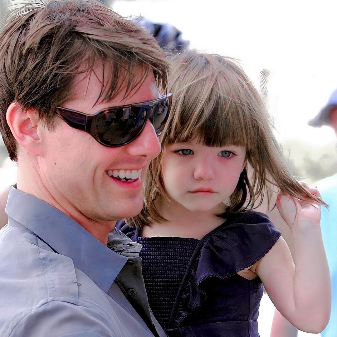 Tom Cruise(湯告魯斯)與第三任妻子Katie Holmes(姬蒂荷姆斯)所生的女兒Suri Cruise Holmes於2006年出生。