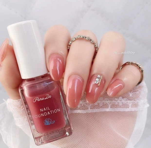 ParaDo是日本挺有人氣的裸色甲油,它的顏色與超粉嫩,是經典超美的裸粉色!