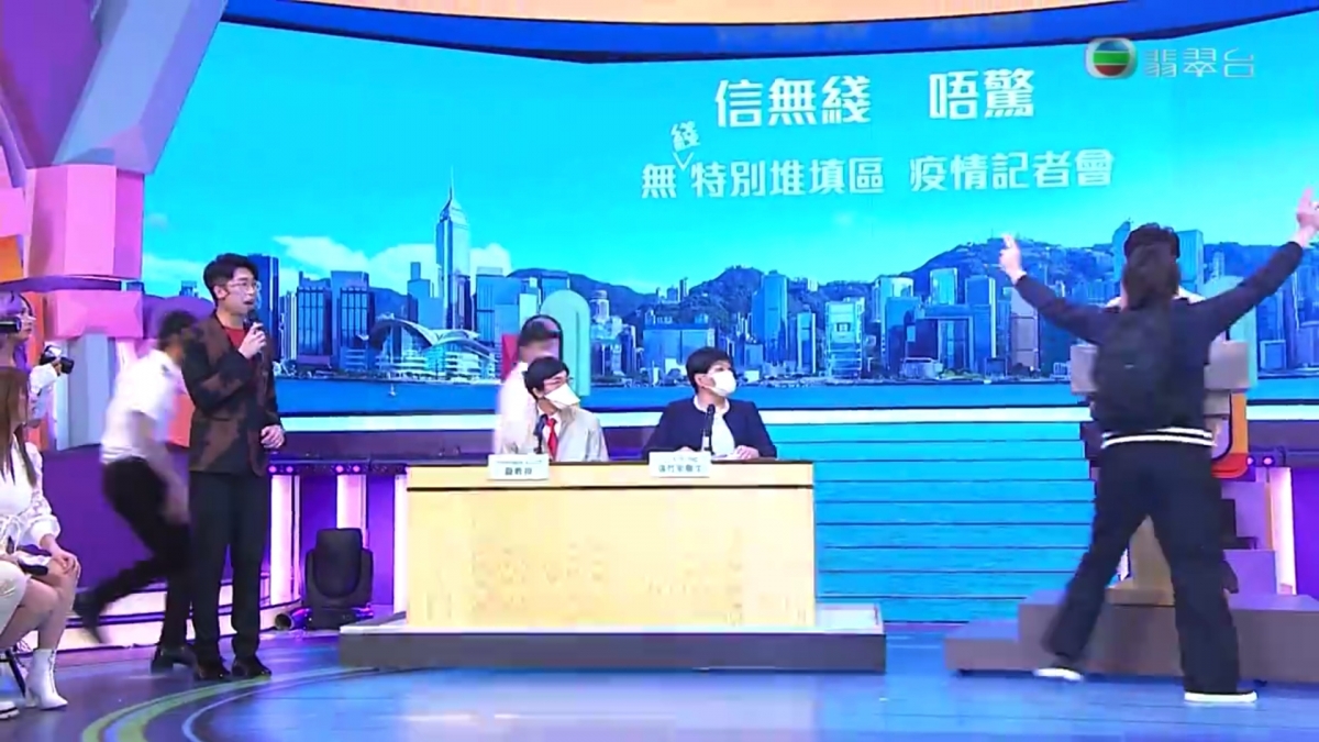 《開心大綜藝》王祖藍反串扮特首!惡搞「疫情記者會」抽姜濤水韓團BTS、BLACKPINK跳舞