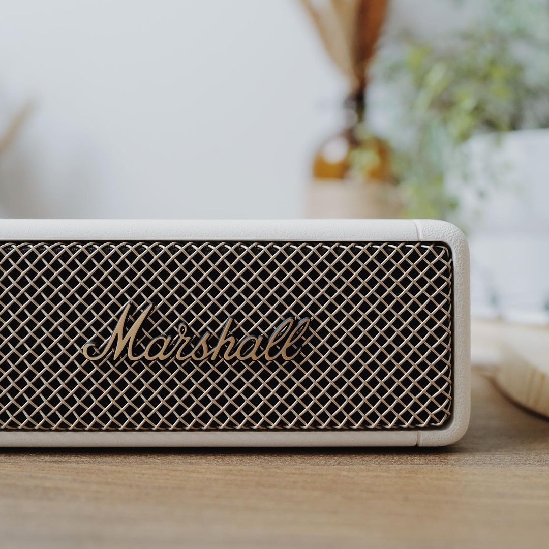Marshall Emberton便攜式喇叭推新色!絕美奶油白+松柏綠,文青露營居家必備!
