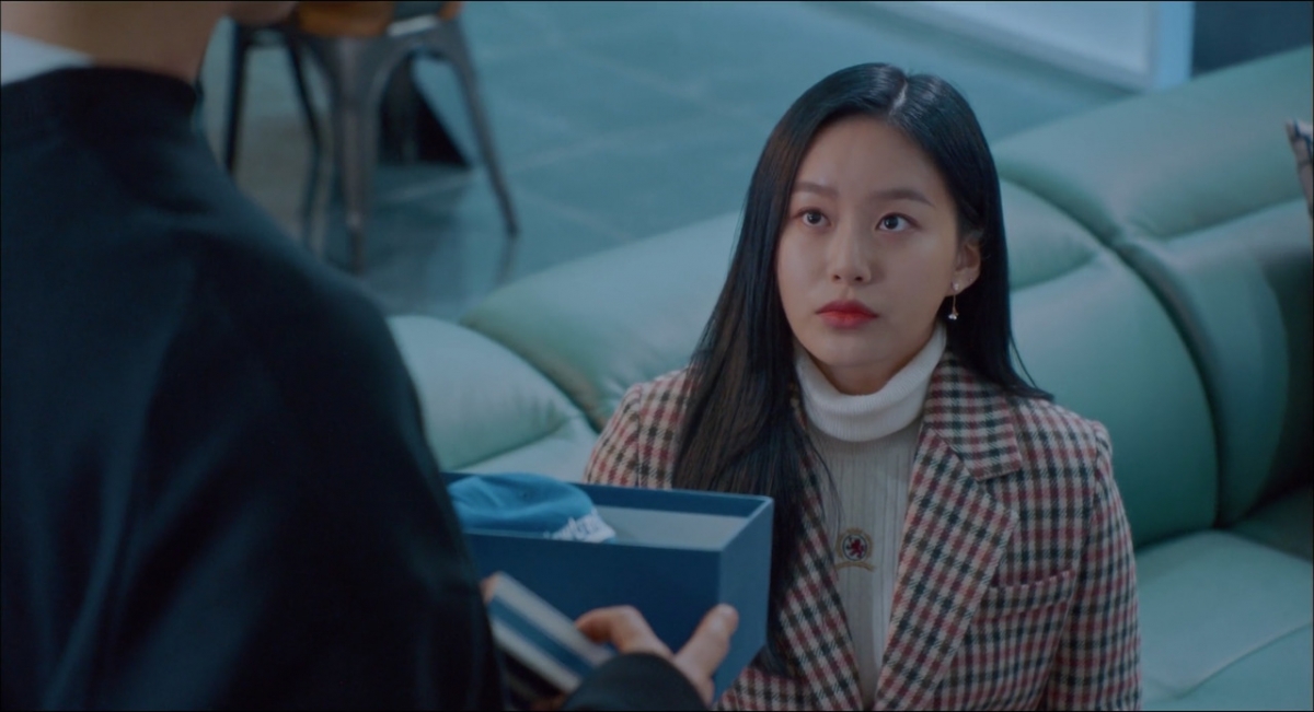 港媽偏心生得靚細妹,當面嘲家姐「一定嫁唔出」,家姐最終反成人生贏家?網民:內涵更重要