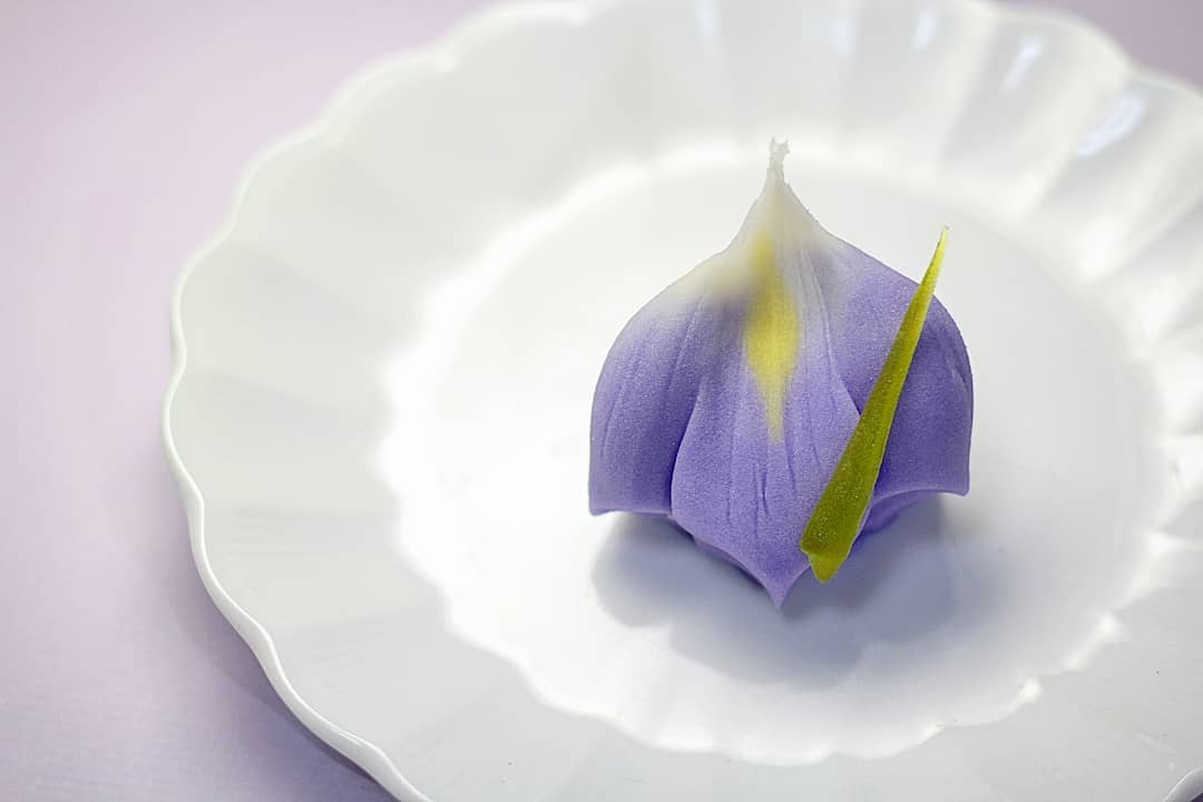 日本神人製作的絕美和菓子!夢幻金箔煙火、通透水晶型態,被封「可食用藝術品」