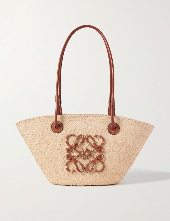 【LOEWE手袋2021】小牛皮長肩帶配搭刺繡款的小牛皮Anagram圖騰，大大的logo置於籃子上