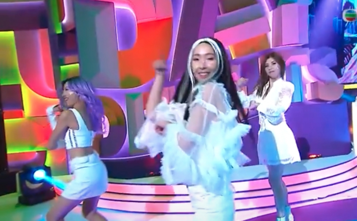 開心大綜藝中吳嘉儀、黃頌明、姜麗文及張秀文扮韓國女團BLACKPINK