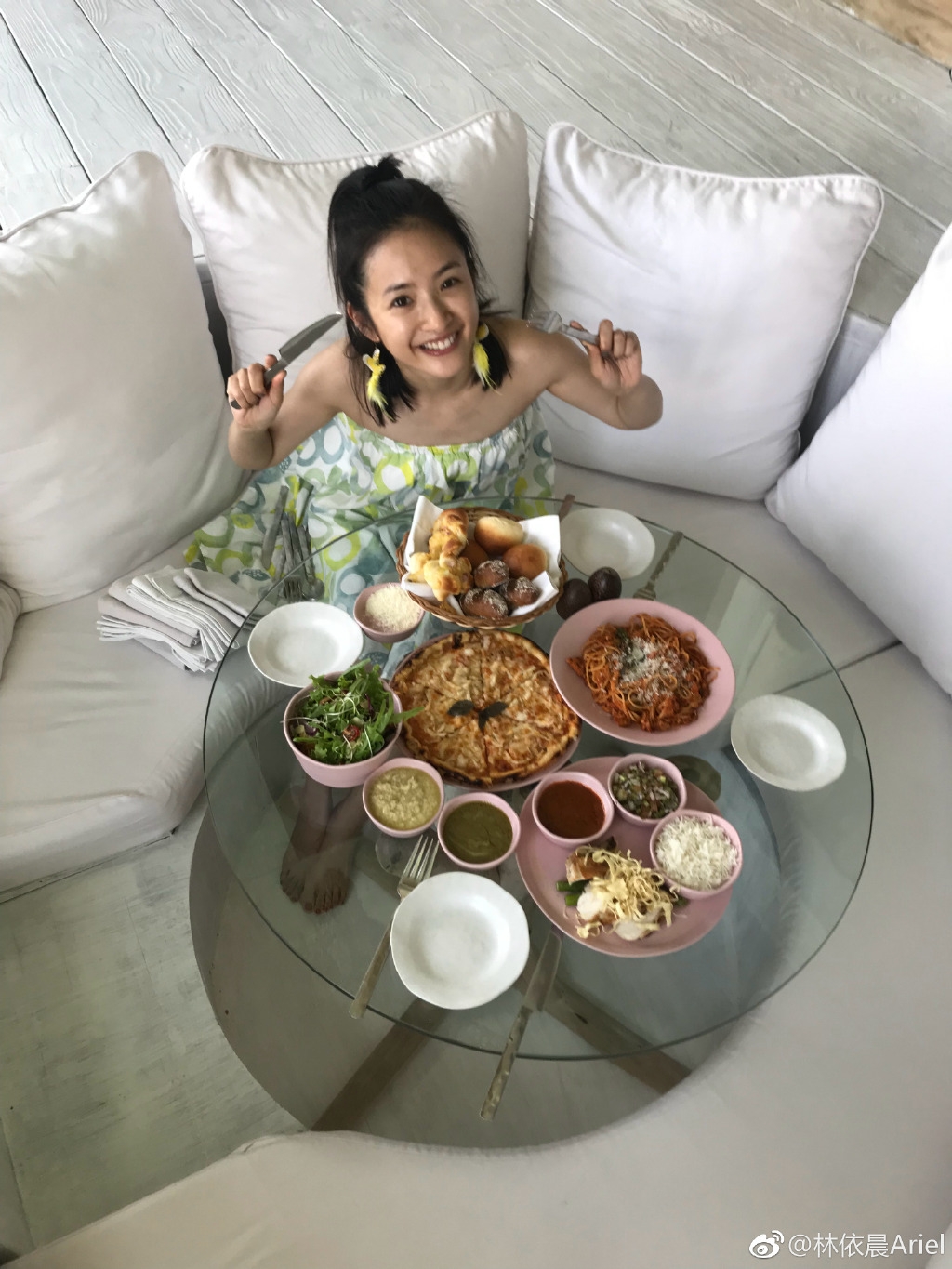 結婚6年的幸福人妻林依晨最近傳出與老公林于超婚變的傳聞
