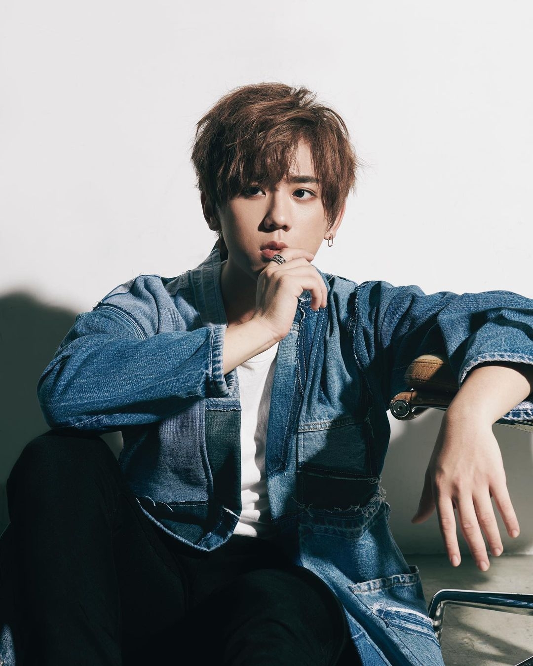 早前就發生了「姜糖」為追姜濤而影響男團MIRROR新綜藝節目《MIRROR GO》拍攝進度。