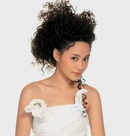 Twins成員蔡卓妍(阿Sa)及鍾欣潼(阿嬌)在2010年前都曾多次以爆炸頭look示人