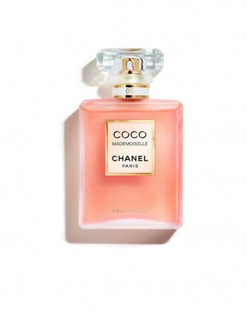 CHANEL 出品的香水總是讓人無法抗拒,早前更推出了一款超夢幻的淡粉色COCO MADEMOISELLE L’Eau Privée 晚間香水