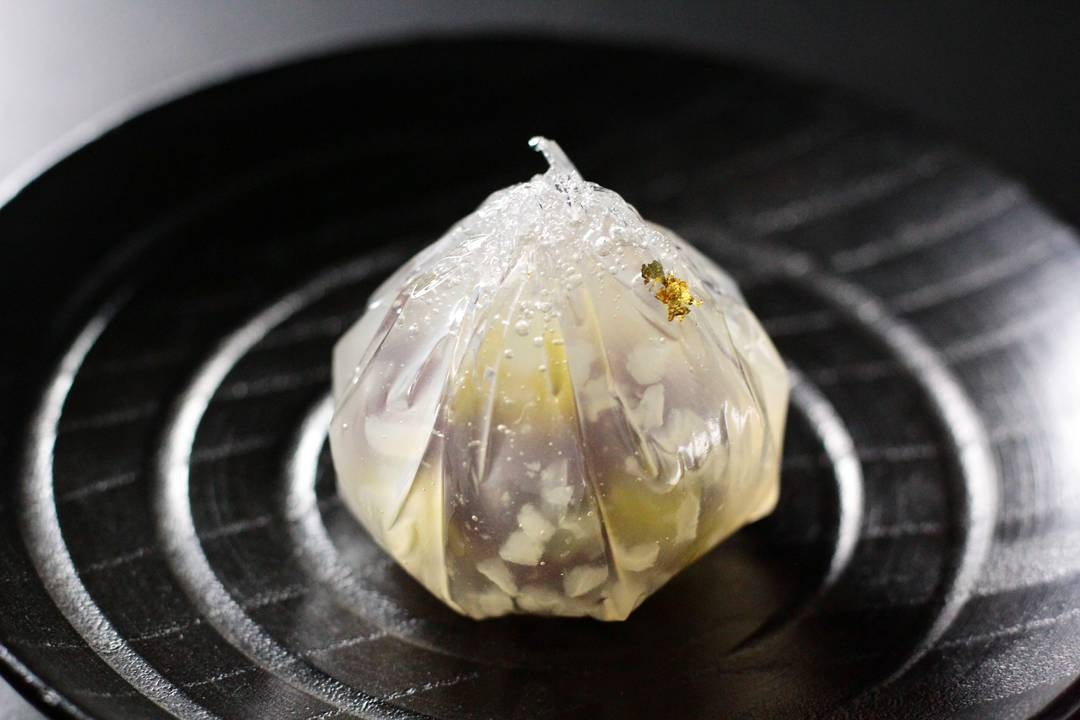 日本神人製作的絕美和菓子!夢幻金箔煙火、通透水晶型態,被封「可食用藝術品」