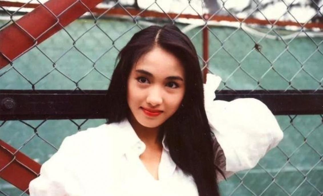 黎姿年輕時期的確迷到一眾少男心,1996年因拍攝經典電影《古惑仔之人在江湖》飾演主角陳浩南女朋友「細細粒」而打響名堂