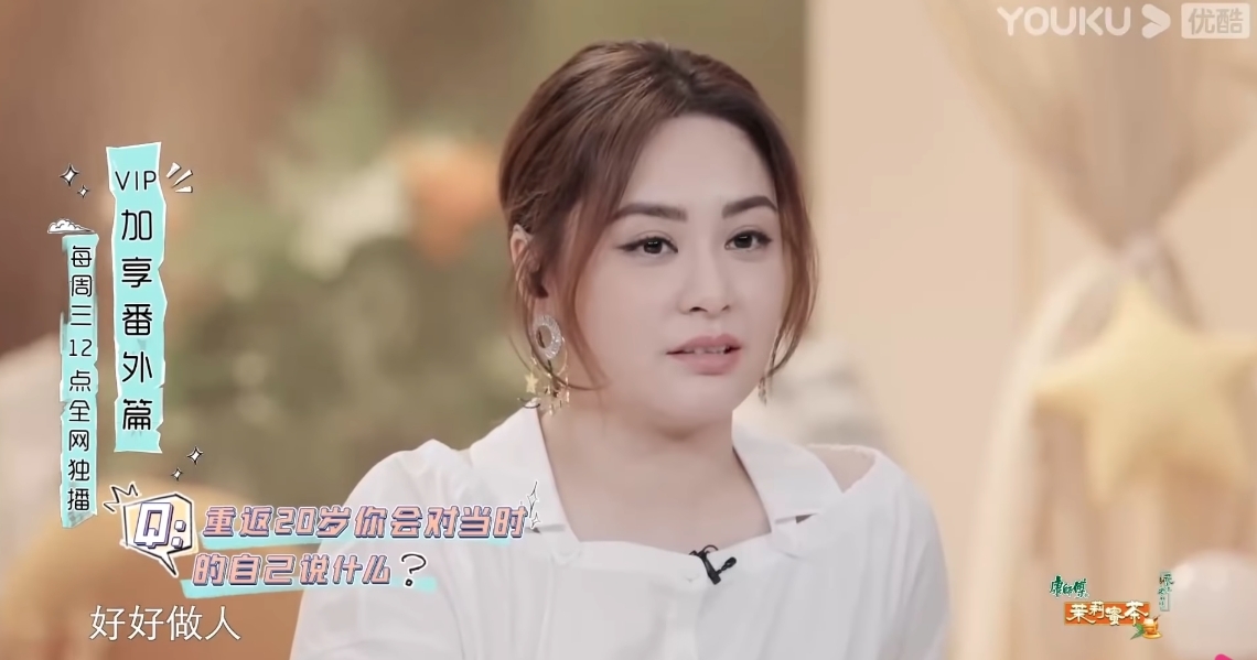 近日阿嬌拍攝大陸綜藝節目《怦然心動20歲》而再度於銀幕上現身，久久沒有正式露面的阿嬌看起來神采飛揚，精神亦相當飽滿！