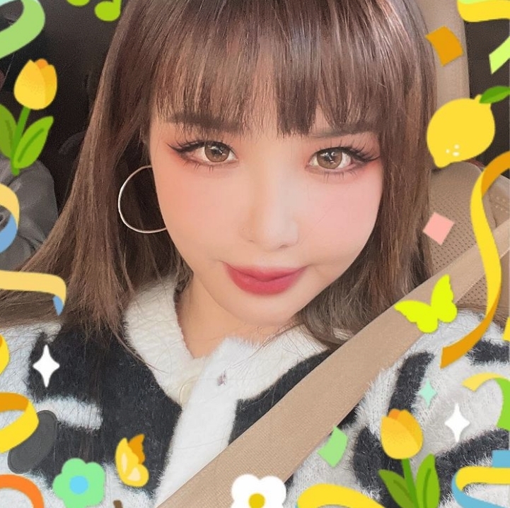 2NE1前成員朴春自拍豐厚嘴唇像芭比/成功減肥11Kg/整容疑雲