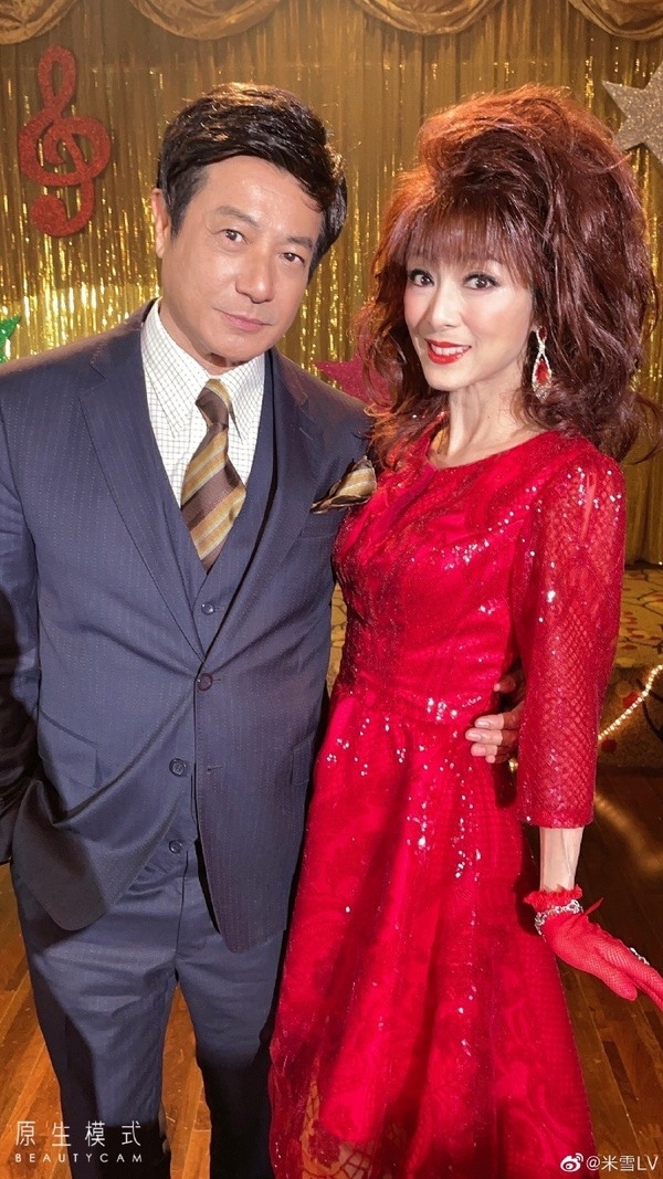 米雪姐最近拍攝新版《十月初五的月光》,劇中更以澎湃髮型示人