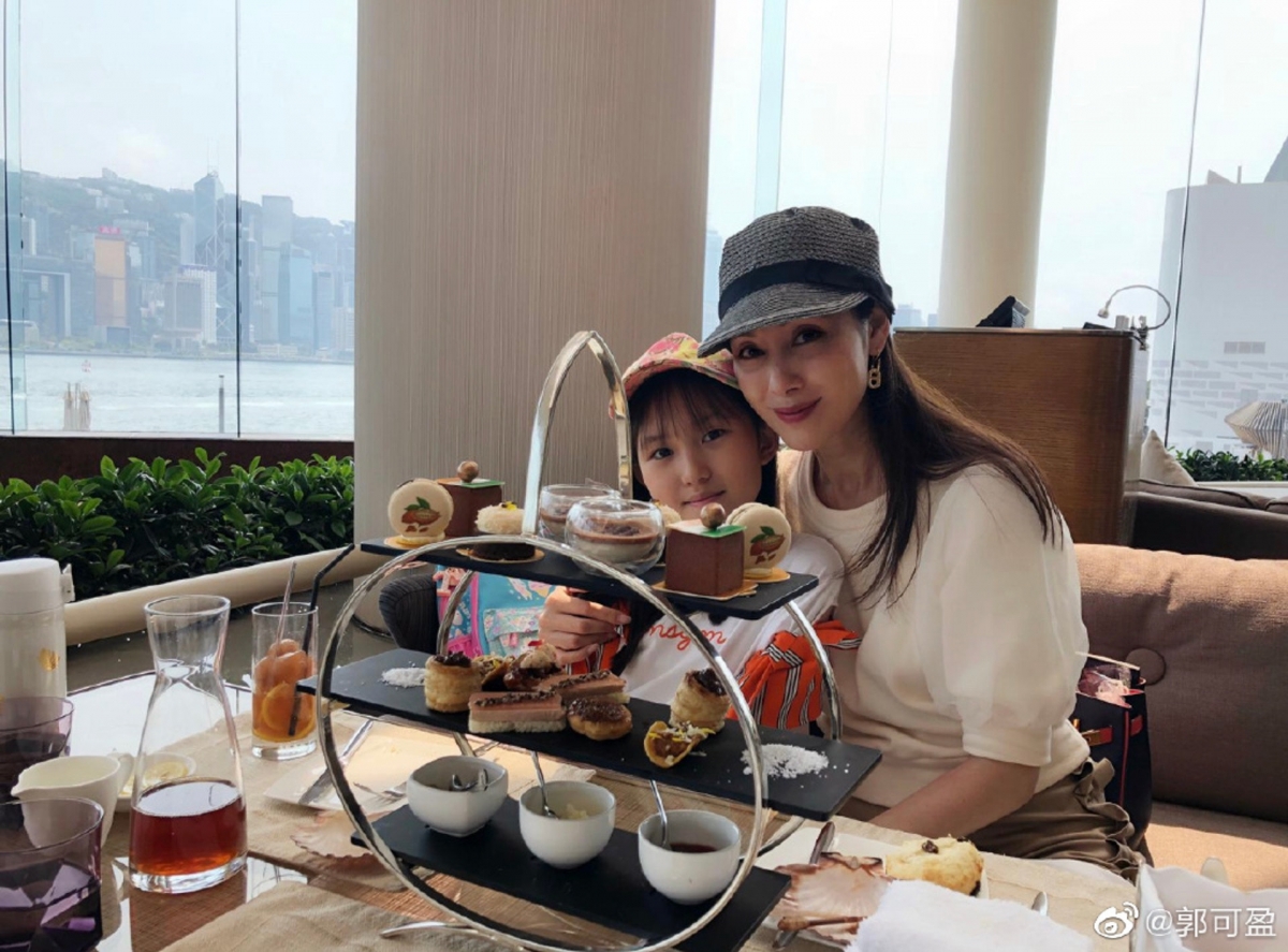 Tania盡得美貌遺傳臉型、鼻子和嘴巴就像郭可盈