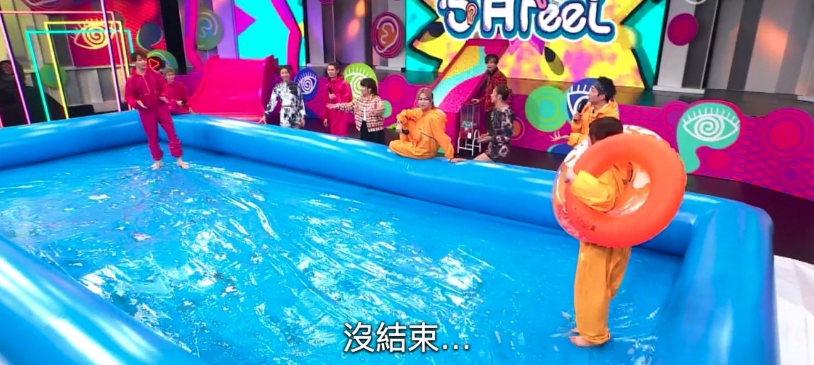 陳嘉倩就恰巧對上 Mirror 隊的男神 Ian(陳卓賢)!賽前打算用「嗲功」冧掂 Mirror 隊的陳嘉倩就大嗌「怕痛」、「Da咩」(日文:不要)暗示對方讓賽,