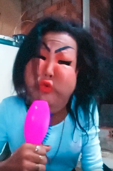 不少網民也嘲諷Juju Oliveira「活該」沒有資金就用錯的方式追求美導致整容失敗