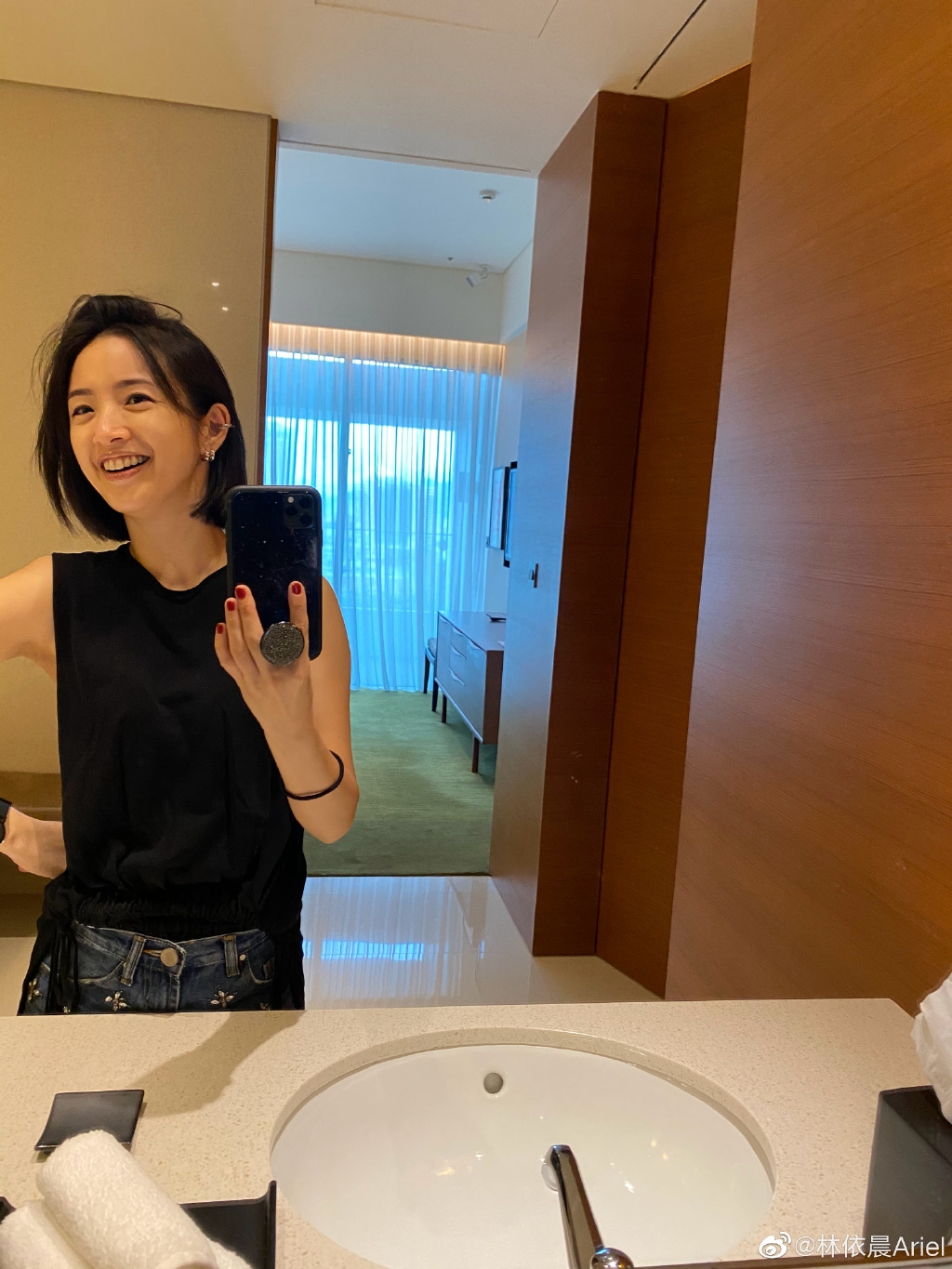 結婚6年的幸福人妻林依晨最近傳出與老公林于超婚變的傳聞