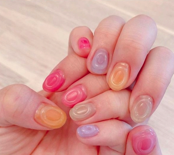 糖果色上可設計上不同的紋路，可愛甜度滿滿，果汁女孩必備啊～