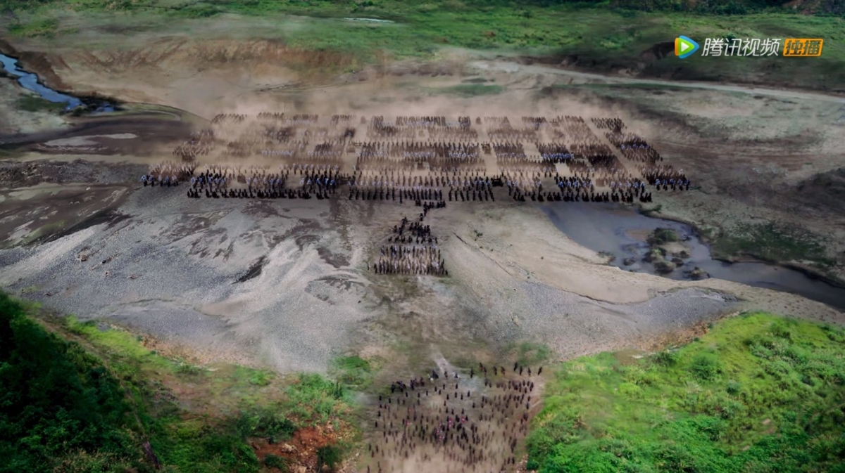 長歌行堤壩洩洪一幕中，出現多個明顯是由不同地方剪輯而成的畫面，其後軍隊被淹沒時再度變成了漫畫