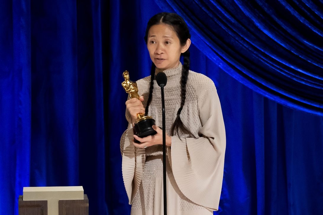 【奧斯卡2021】73歲尹汝貞成首位韓演員奪「女配角獎」!超流利英文,曾因丈夫出軌離婚被指「失敗女人」