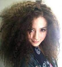 Angelababy以混血顏值見稱,不過即使如此漂亮的她,想不到電這個爆炸頭卻超失敗