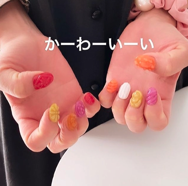 日系復刻糖果美甲-這款並不是超少女的鮮豔糖果色，適合尚有童心又想低調的輕熟女們～