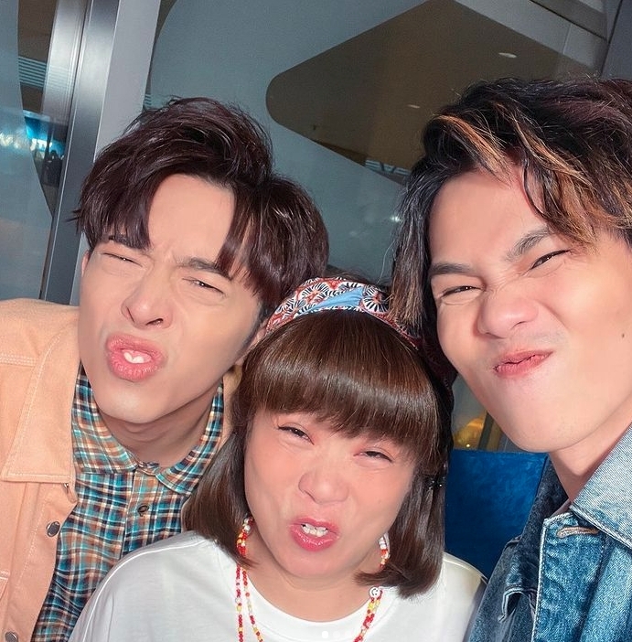 ViuTV近日都播出了由阮小儀、呂爵安、黃奕晨主持的綜藝遊戲節目《考有feel》。由Mirror和Error參演的首集播出