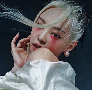 髮際染是繼耳圈染後被掀起的熱潮！這髮型絕對不易carry「龍鬚頭」/「楊過頭」