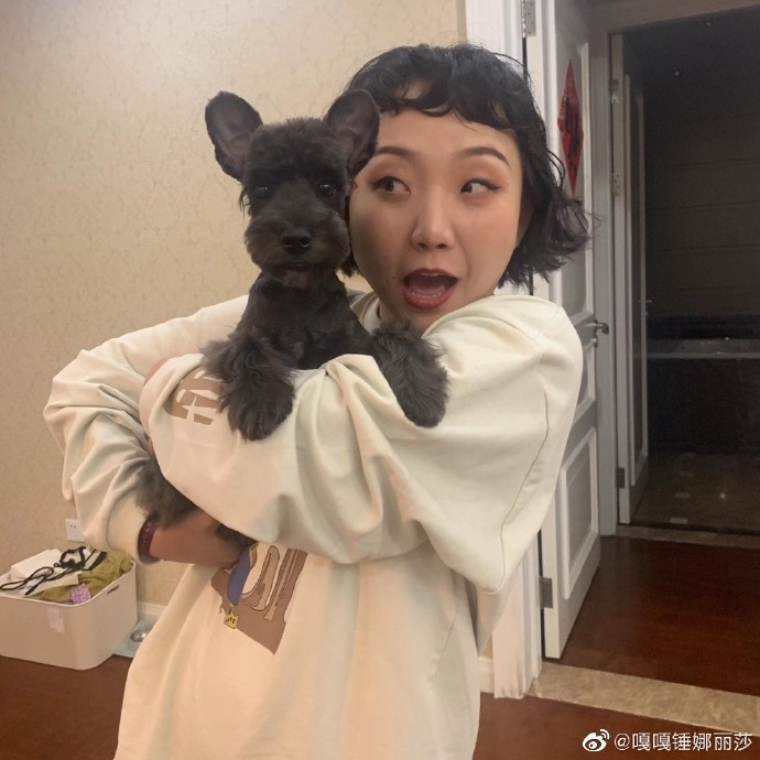 7219746egy1gpb4x3t39tj20u00u043h