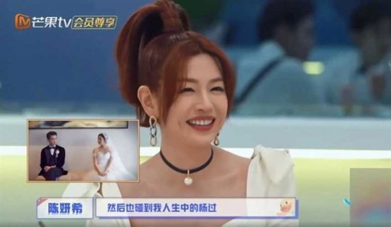【微胖女星】陳妍希本身臉圓易水腫,之前就曾因飾演《神雕俠侶》中的小龍女,因面型圓潤被譏為「小籠包」。