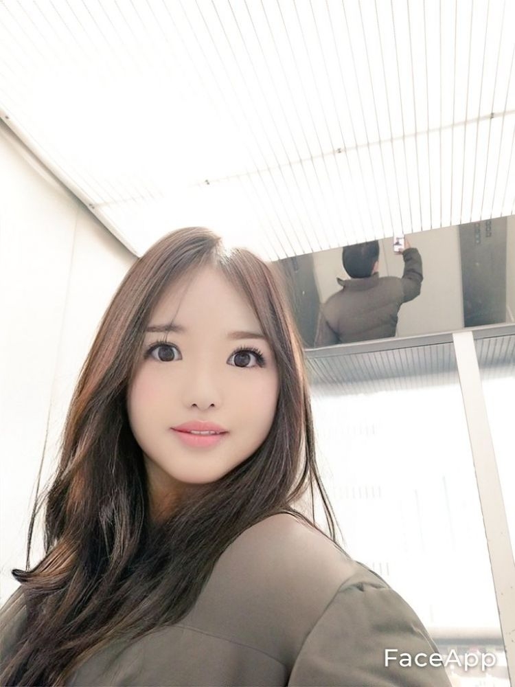 日本爆紅甜美OL獲封「升降機美女」33