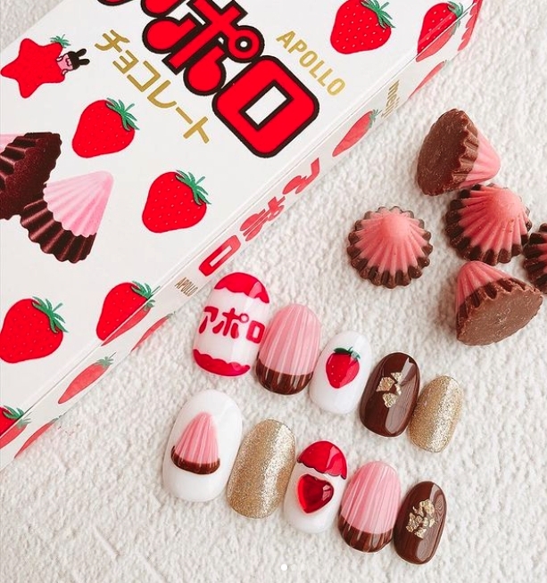 -夏日美甲-明治這款草莓朱古力想必是不少人的童年回憶吧！