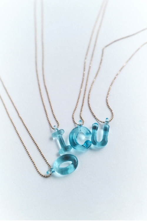 日韓大熱Zara珍珠字母項鍊!散發典雅唯美氣質,一開賣火速斷貨!