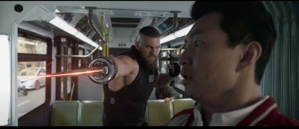 主角的劉思慕外型並不夠氣焰,批評他樣子普通像個路人,眼睛細細神情呆滯毫無英氣