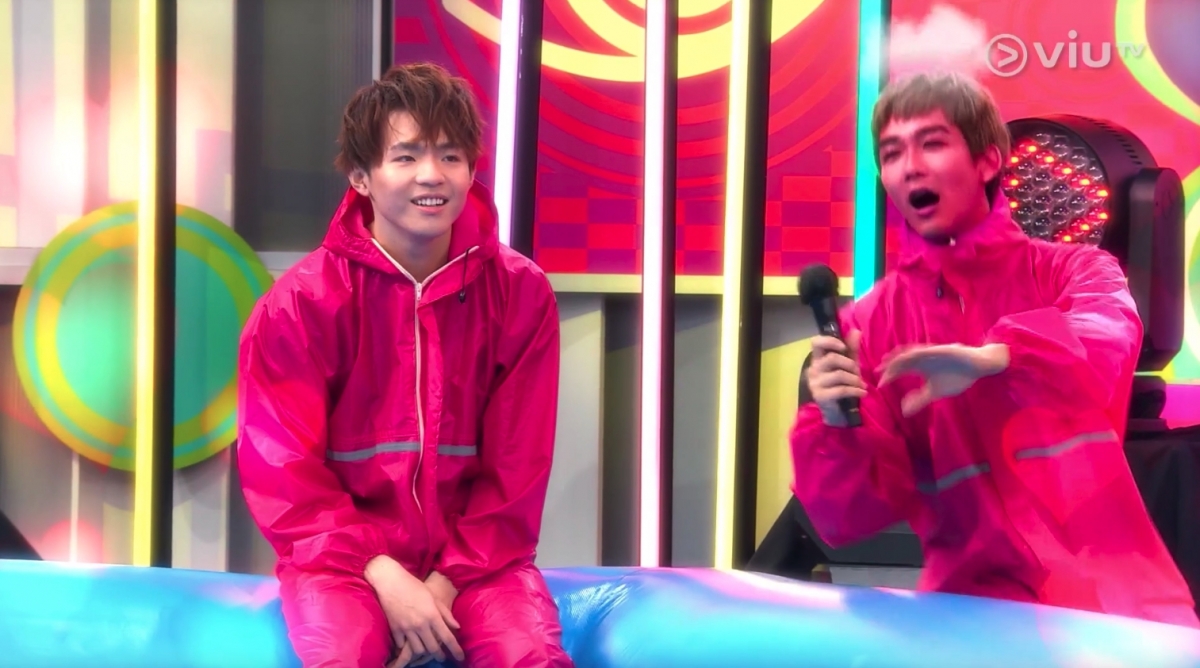 陳嘉倩就恰巧對上 Mirror 隊的男神 Ian(陳卓賢)!賽前打算用「嗲功」冧掂 Mirror 隊的陳嘉倩就大嗌「怕痛」、「Da咩」(日文:不要)暗示對方讓賽,