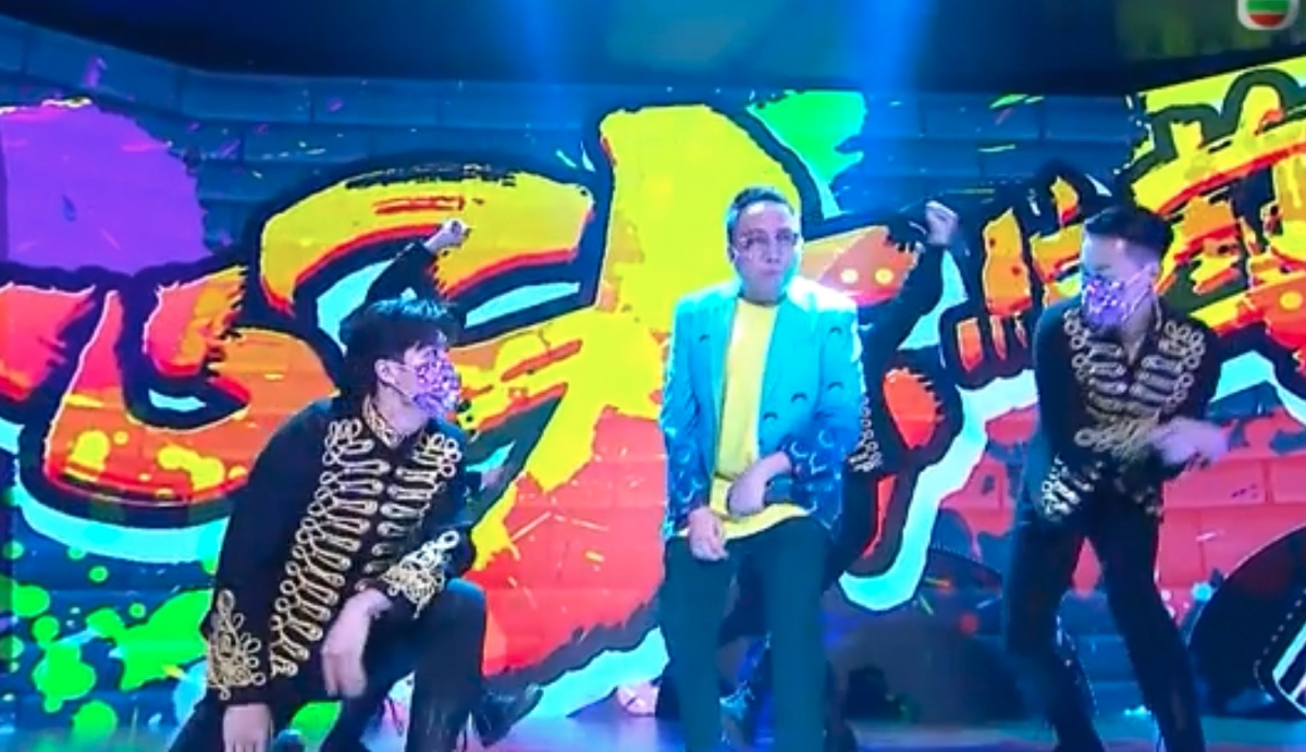 頭炮的新綜藝節目《開心大綜藝》打對台ViuTV同晚播出的《最後一屆口罩小姐選舉》總決賽