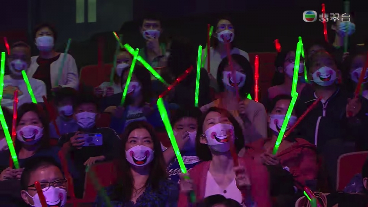 《開心大綜藝》王祖藍反串扮特首!惡搞「疫情記者會」抽姜濤水韓團BTS、BLACKPINK跳舞