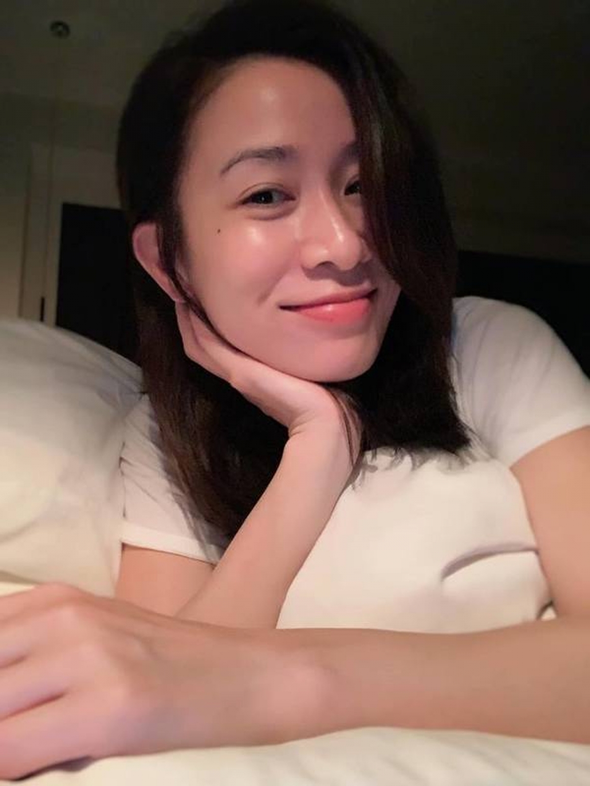 在佘詩曼過往不少素顏照中,亦可以清楚看到其肌膚白晳飽滿,多年的樣子沒有太多轉變