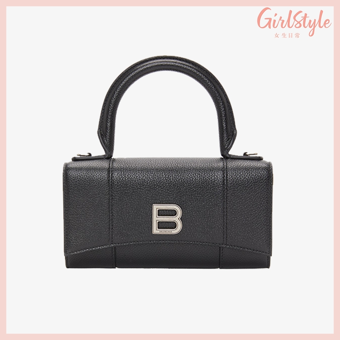 名牌手機袋2021|這款 BALENCIAGA 手機袋是一個長型手挽袋的形狀,可愛得來也不失優雅感。