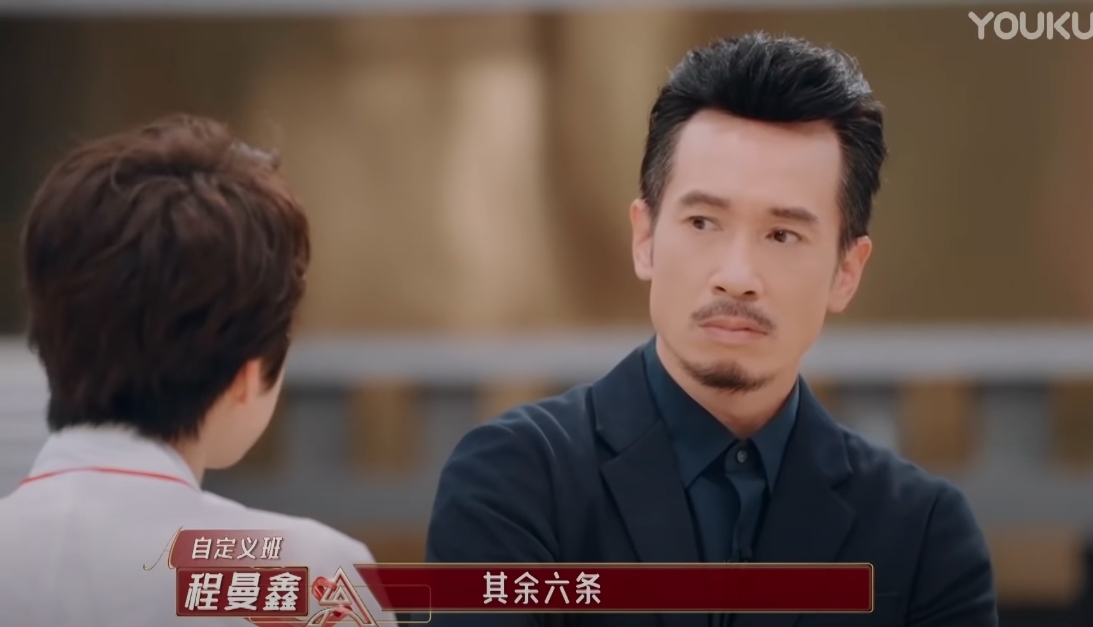 陳豪就越退越後,完全零社交距離!不少網民都笑指愛防疫的陳豪內心一定驚恐不已!