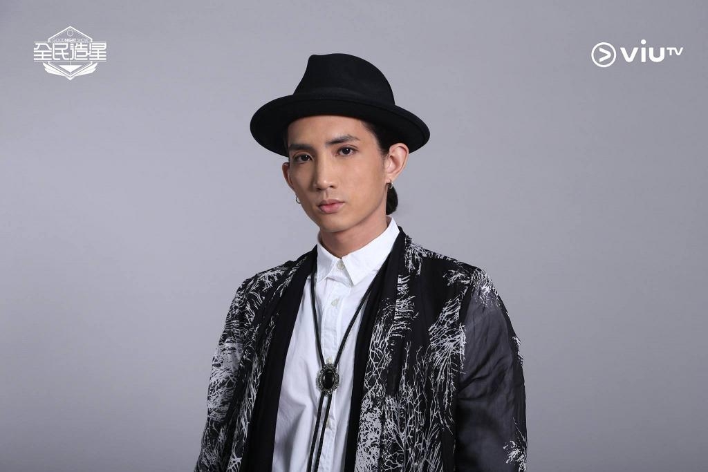 Mirror隊長Lokman三年前的出道照把頭髮束起，同樣是長髮鬢辮的造型，三年來的外貌變化不大。