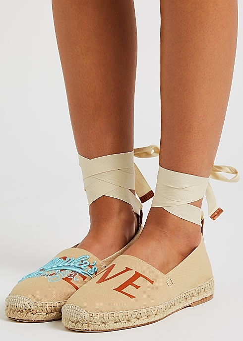 【名牌草編鞋2021】夏日必備的法式優雅「懶人鞋」!網購Loewe/Chloe/YSL 6大清爽又舒服新鞋款