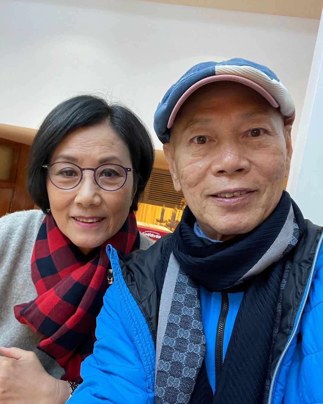 羅家英送花冧汪明荃賀結婚12週年,甜蜜示愛「太后520,英英」,60歲後成婚多年甘苦與共
