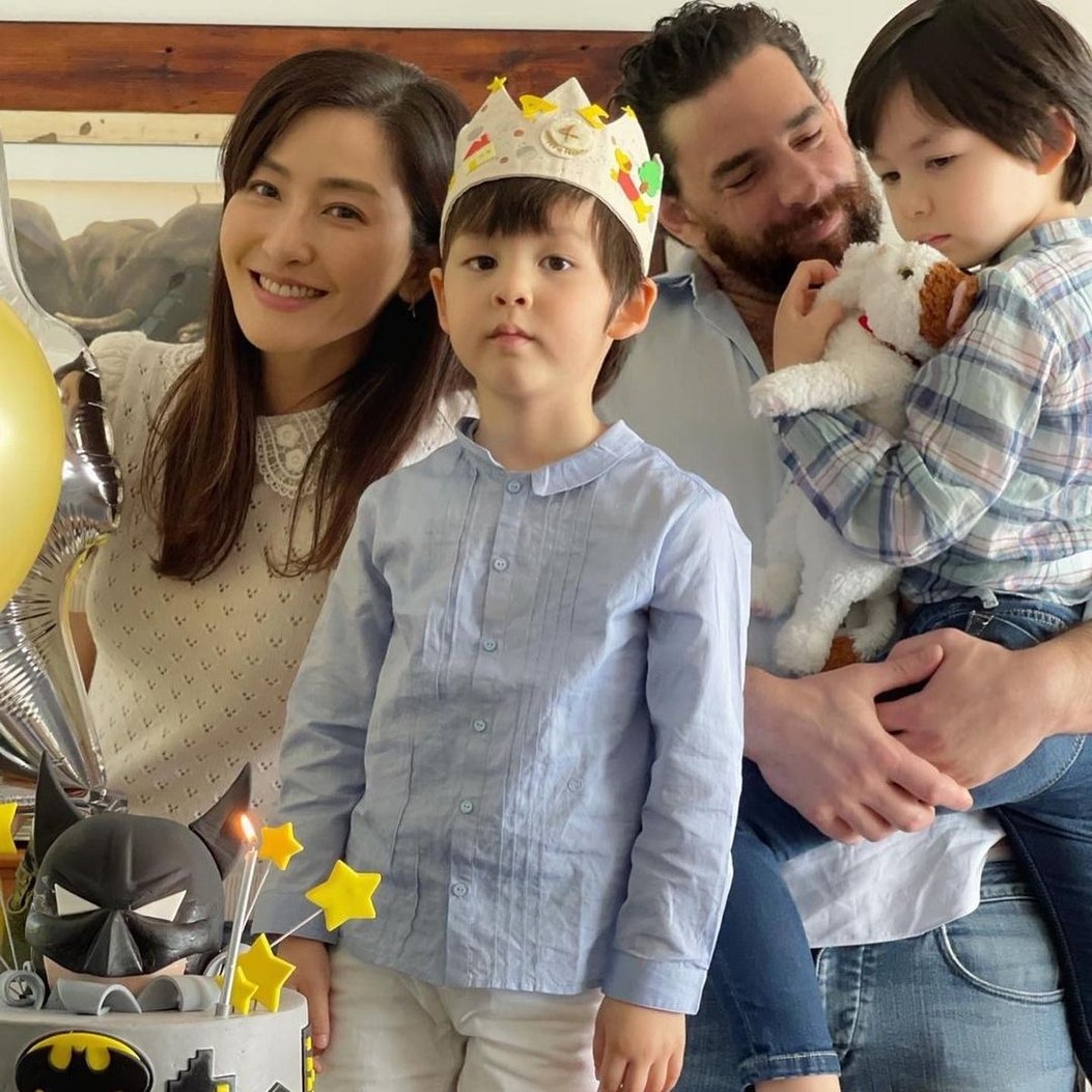 周汶錡曬全家福慶祝結婚10周年法籍老公背妻偷情婚姻曾亮紅燈, image size:1053x1053