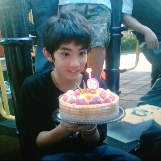 Mirror隊長Lokman小時侯就已經擁有精靈雙眸，即使現在長大後，雙眼都依然與小時侯很相似