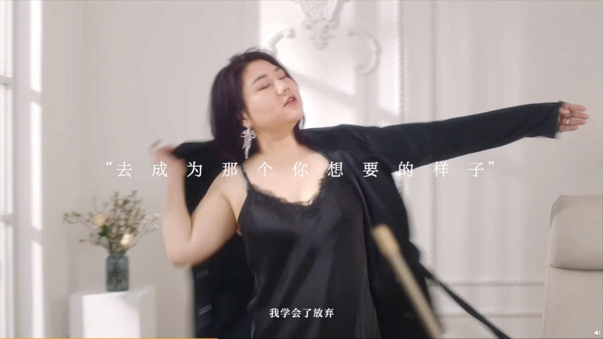 楊天真曾是當紅女星歐陽娜娜和鹿晗的經紀人。不過經過真人秀中擔任導師爆紅後,就轉型幕前直播界。